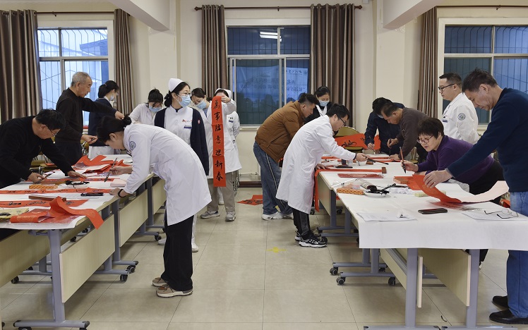 笔墨飘香 迎春送福——西北大学第一医院举办2024年“迎新春·送春联”活动